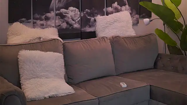 EllieRedd's cam snapshot