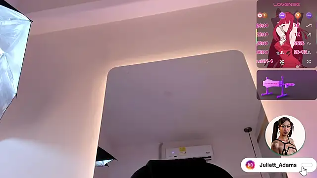 Juliett_Adams_'s cam snapshot