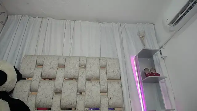 KEYRA-MILLER-'s cam snapshot