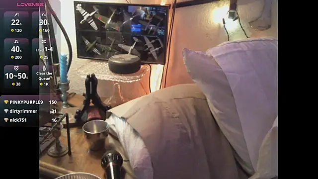 Pussyeat2please live sex cam