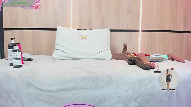 adela_chase's cam snapshot