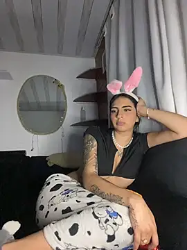 Hilary_pinkk live sex cam