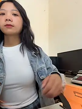 Thaocutee live sex cam