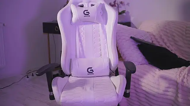 GiaInked's cam snapshot