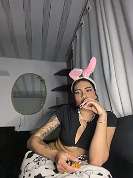 Hilary_pinkk's cam snapshot