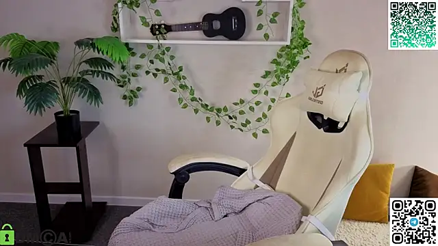 Miche1le_Allenne's cam snapshot