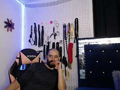 Aron_and_Queen_Annie's cam snapshot