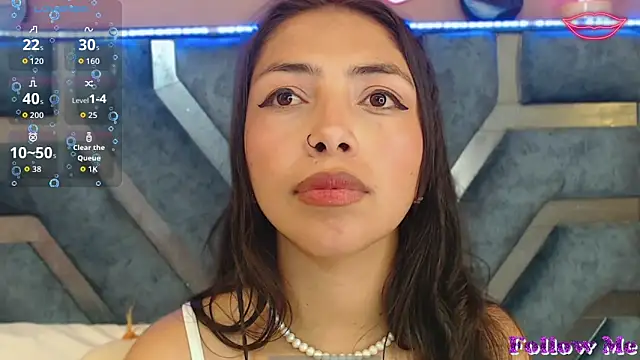 Roxan_Fox-'s cam snapshot