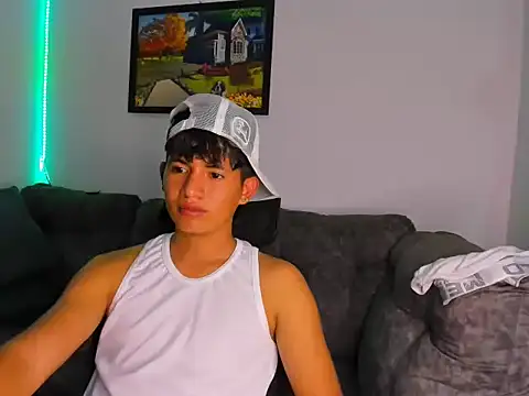 Mikke18 live sex cam