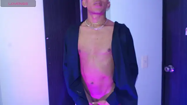 santinaughty's cam snapshot