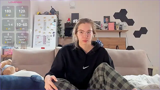 Girl_alone_home's cam snapshot