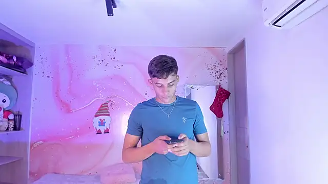 Lucas_Woolf's cam snapshot