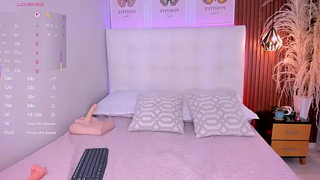 susie_thomsonn's cam snapshot