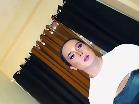 seductivehugecumontopx's cam snapshot