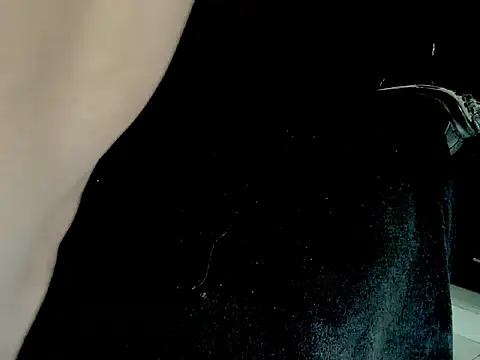 DirtyKhloy's cam snapshot