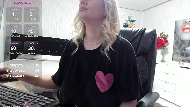 KattyeFox's cam snapshot