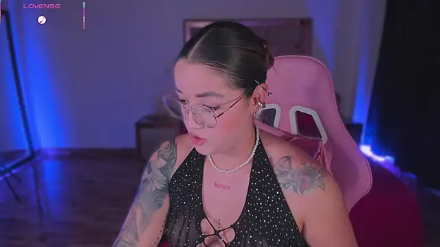 lunaarose's cam snapshot