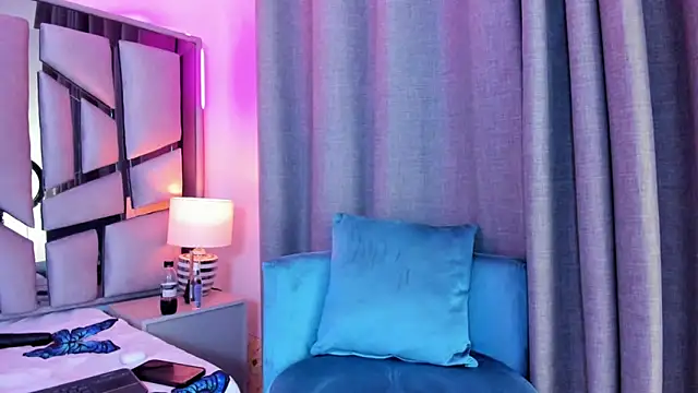 _valeria_saenz_'s cam snapshot