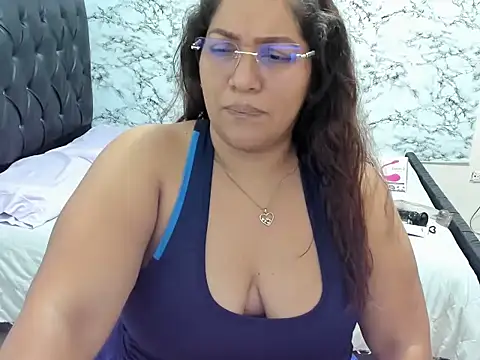 Queen_Annie3's cam snapshot