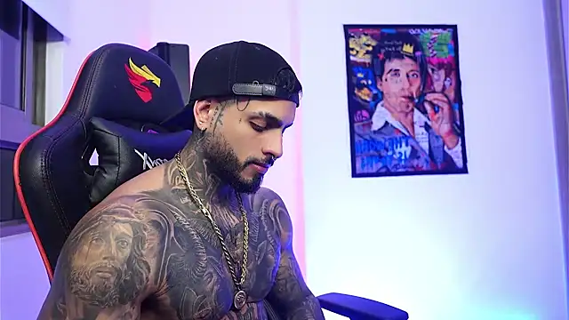 logan_hugh8 live sex cam