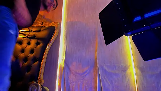 thaddeus_king live sex cam