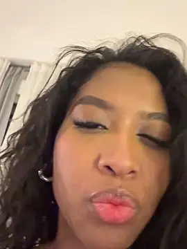 IamCrystal2 live sex cam