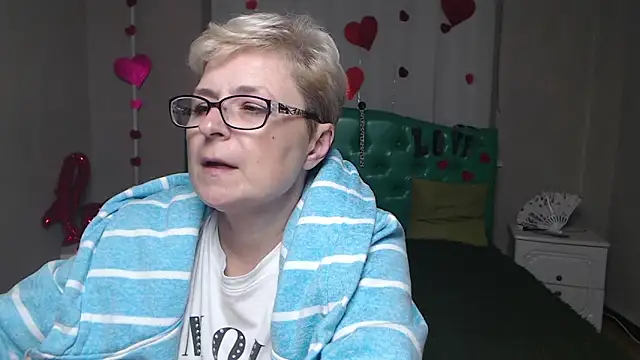 EmiliaGree live sex cam