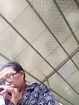 bella-la's cam snapshot