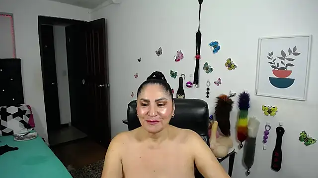 mature_bigboobs10's cam snapshot