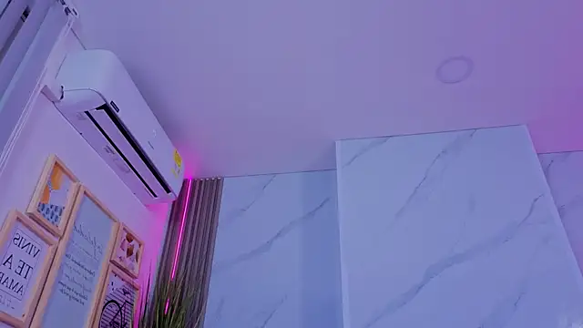 Chlooee__ live sex cam