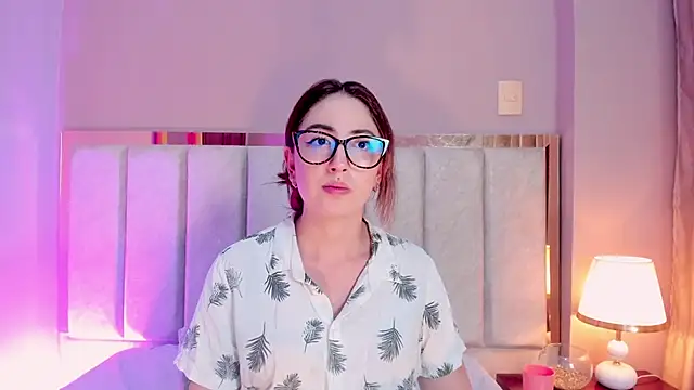 Emilywatsonn's cam snapshot