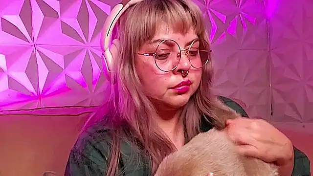 Satyn_doll live sex cam