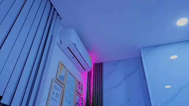 Chlooee__ live sex cam