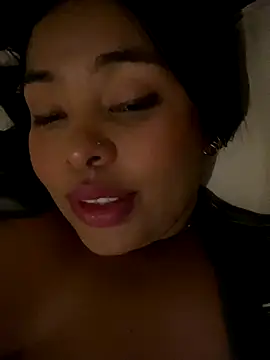 PUSHYLATE live sex cam