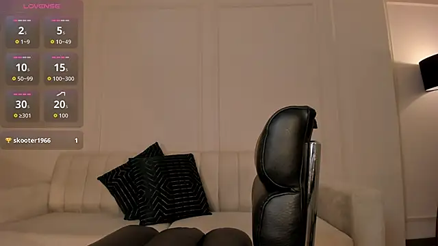 EmilyJohnsonX1's cam snapshot