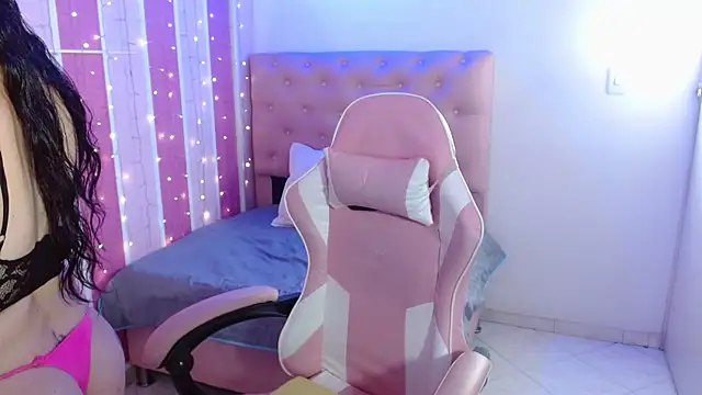 ashleylove_prg's cam snapshot