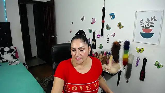 mature_bigboobs10's cam snapshot