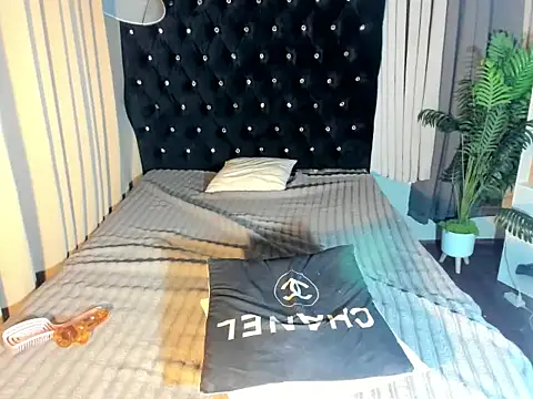 ClassyTemptressX live sex cam