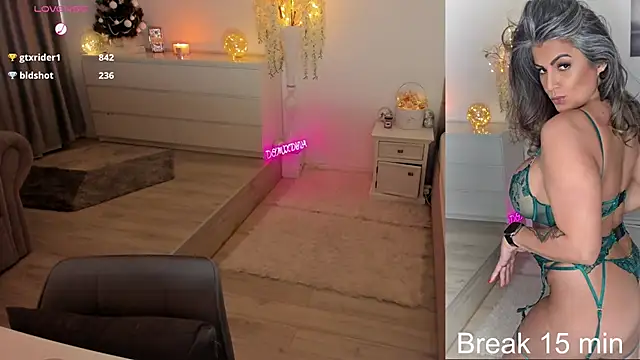 Domixdyva's cam snapshot