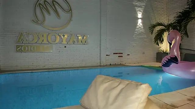 Maxim-Walker live sex cam