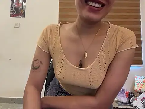 LucytheDevilQueen live sex cam