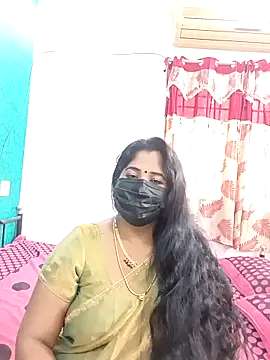 tamil-aunt's cam snapshot