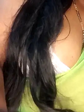 Divyahoty's cam snapshot