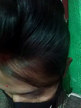 Hoty_girl_143's cam snapshot