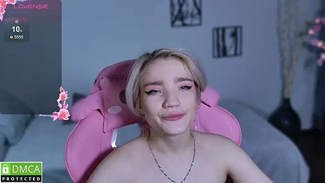 Megan_Lora's cam snapshot