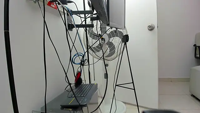 claire_bonny's cam snapshot