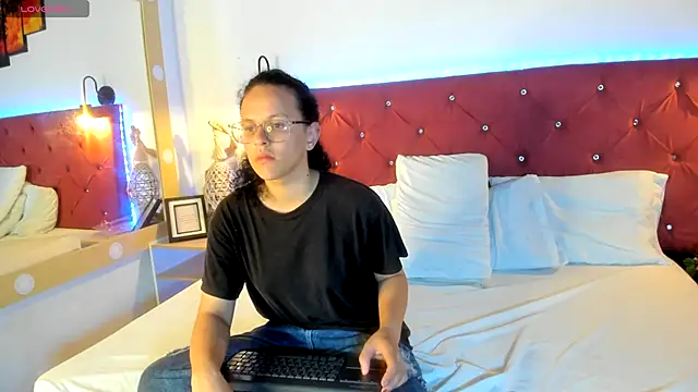 Trixye_Moon's cam snapshot