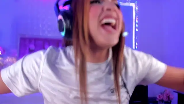 KylieVictoria live sex cam