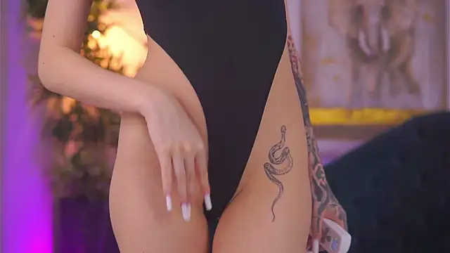 LaraSynn's cam snapshot