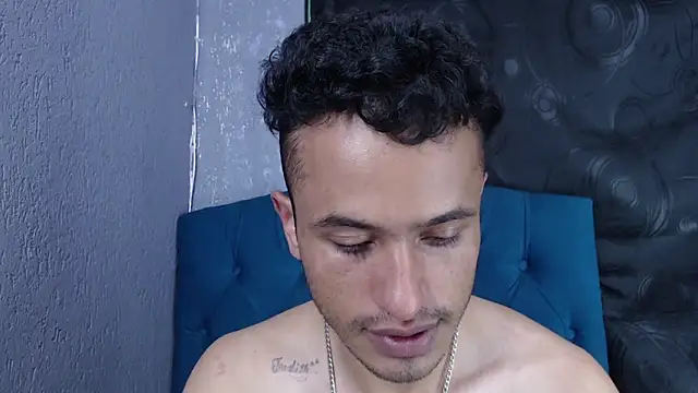 n4ughty_friends's cam snapshot